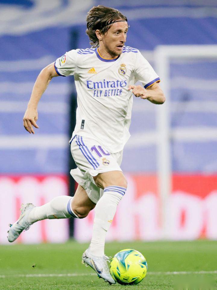 国际米兰连胜，齐沃调整团队，迪乌夫证明实力，马丁内斯复出，球队士气回升。